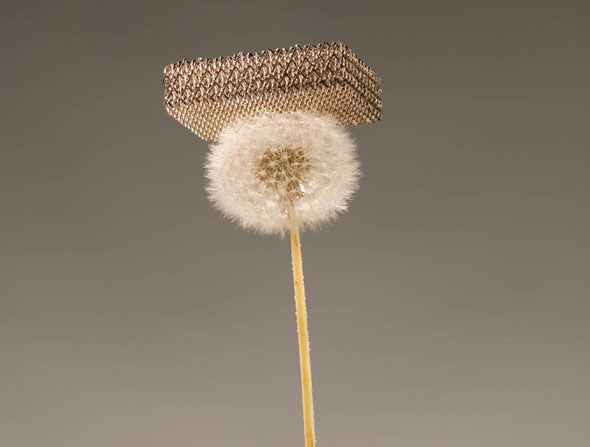 Tube-Skate neon half pipe